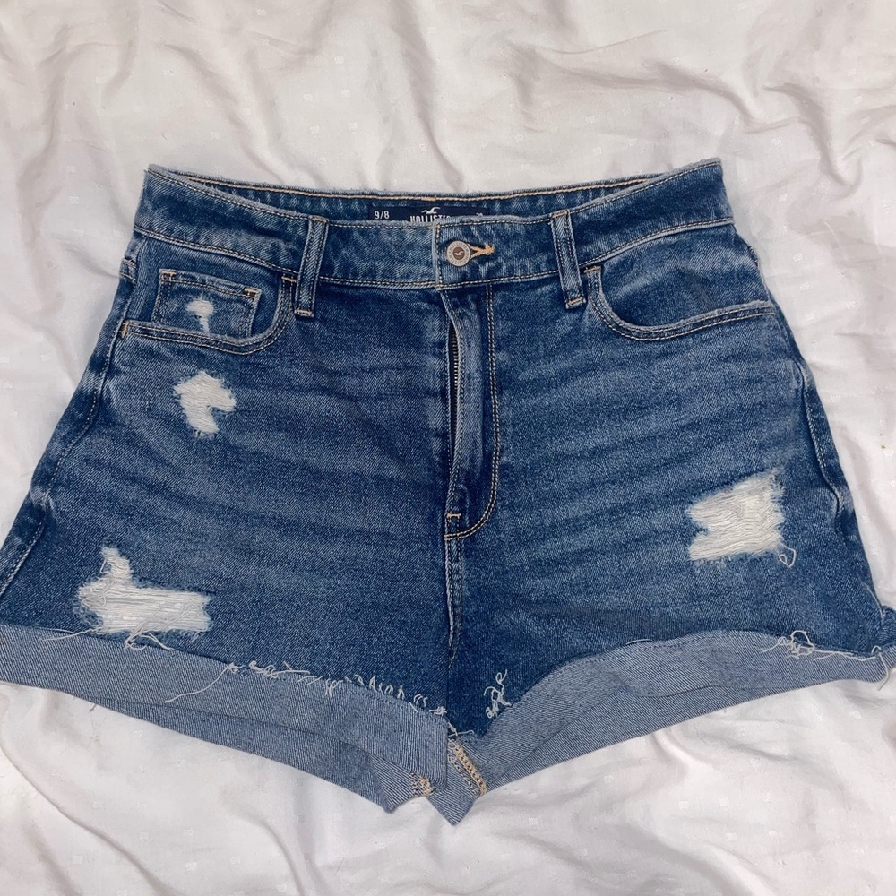Cute and stylist Hollister Jean short!!!